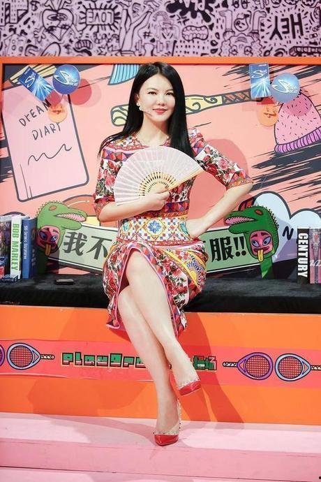 李湘丝袜大腿图片大全,性感魅力一网打尽