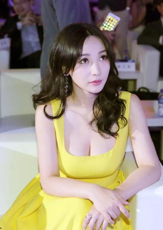 柳岩写真图片大全,性感女神的美丽瞬间