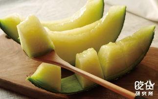 吃黑蜜瓜好吗,黑蜜瓜的营养价值与食用益处解析