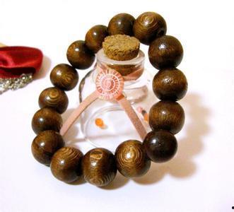 檀香木手串图片,自然之香，匠心独运的艺术品