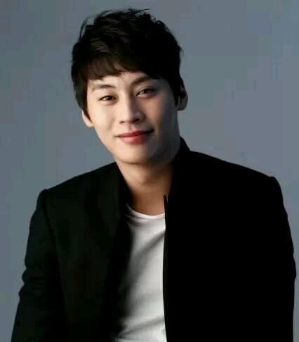 韩国男演员名单图片,颜值与实力并存，谁是你心中的顶流之星？